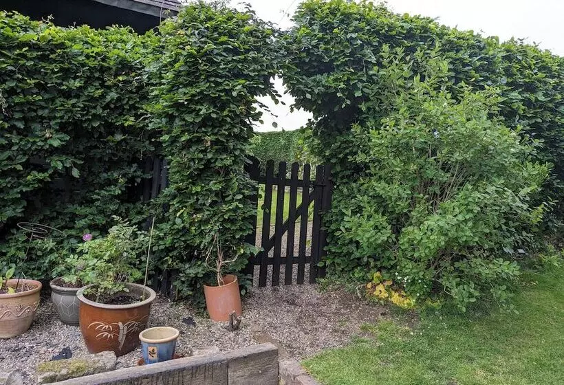 Captivating 1 Bed Log Cabin In Shrewsbury