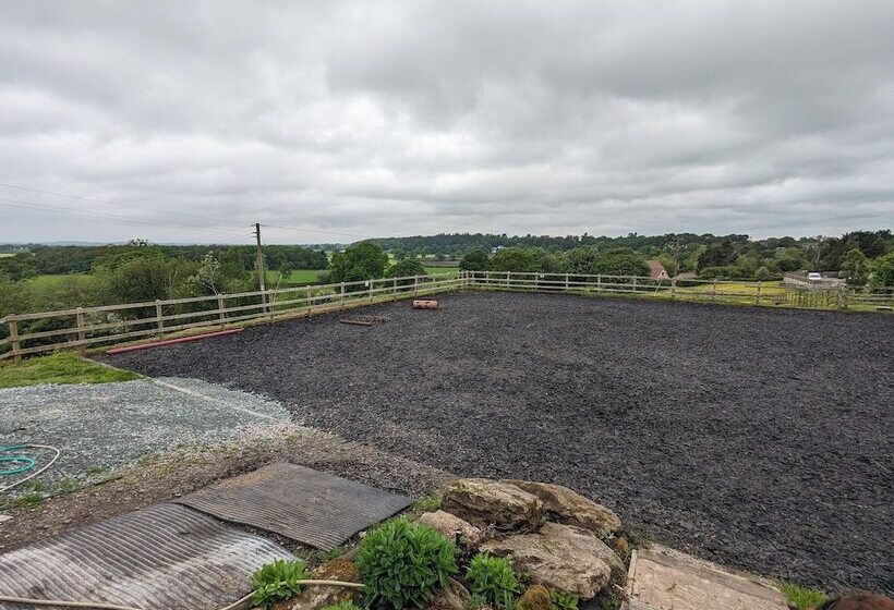 Captivating 1 Bed Log Cabin In Shrewsbury