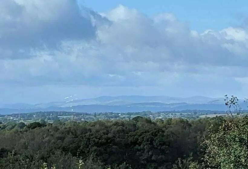 Captivating 1 Bed Log Cabin In Shrewsbury