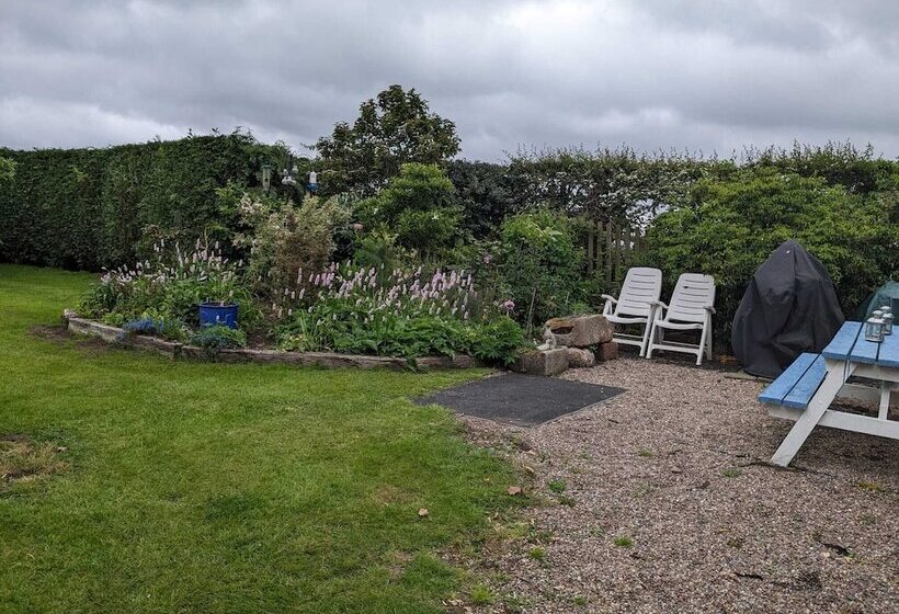 Captivating 1 Bed Log Cabin In Shrewsbury