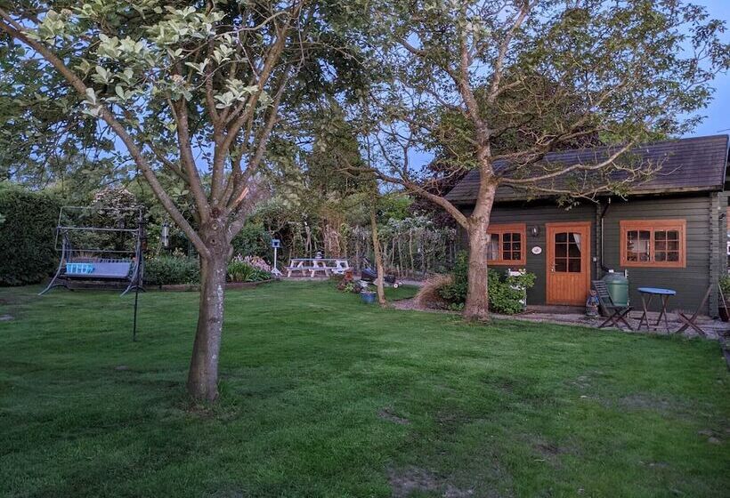 Captivating 1 Bed Log Cabin In Shrewsbury