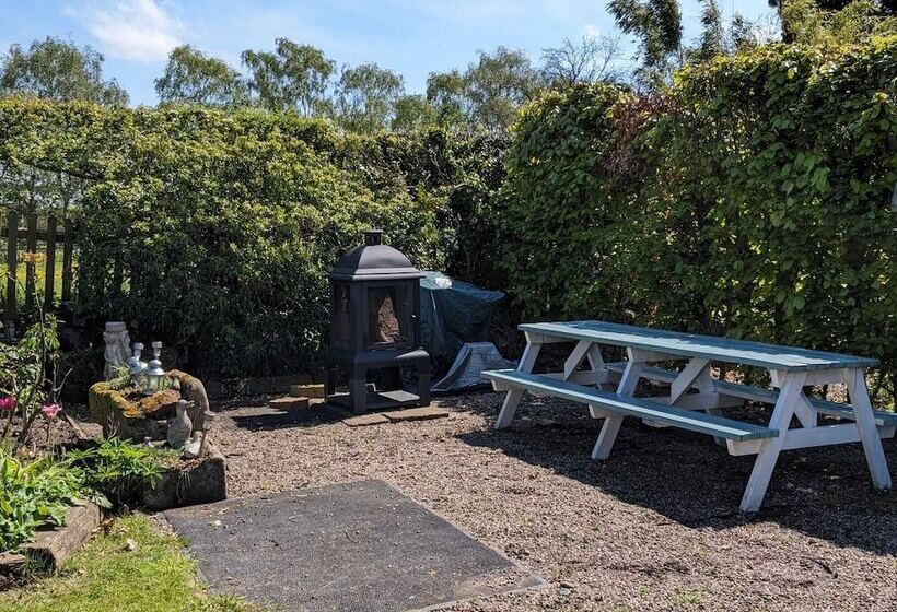 Captivating 1 Bed Log Cabin In Shrewsbury