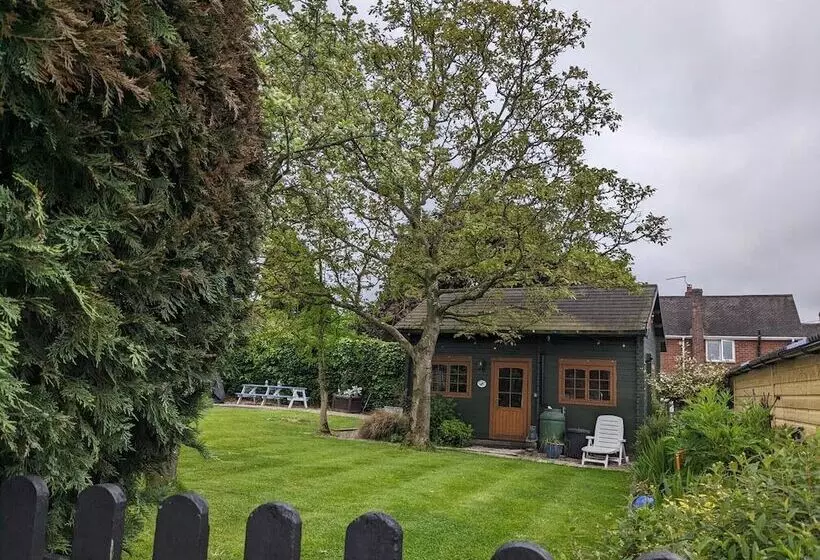 Captivating 1 Bed Log Cabin In Shrewsbury