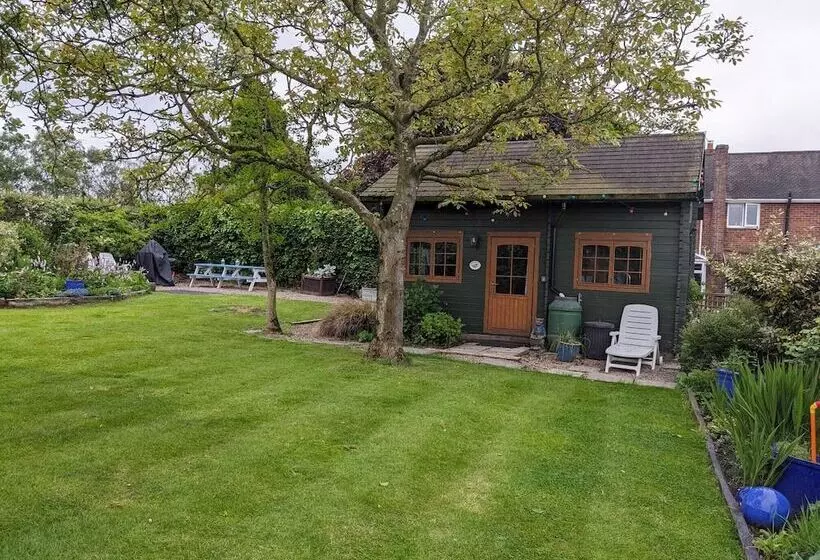 Captivating 1 Bed Log Cabin In Shrewsbury