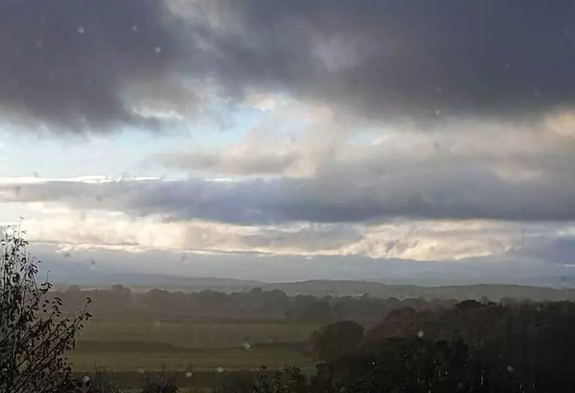 Captivating 1 Bed Log Cabin In Shrewsbury