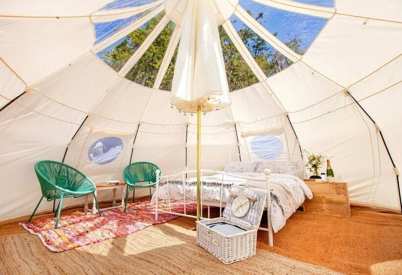 ホテル Stunning 1 Bed Star Gazing Bell Tent Loughborough