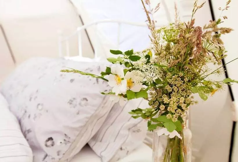 ホテル Stunning 1 Bed Star Gazing Bell Tent Loughborough