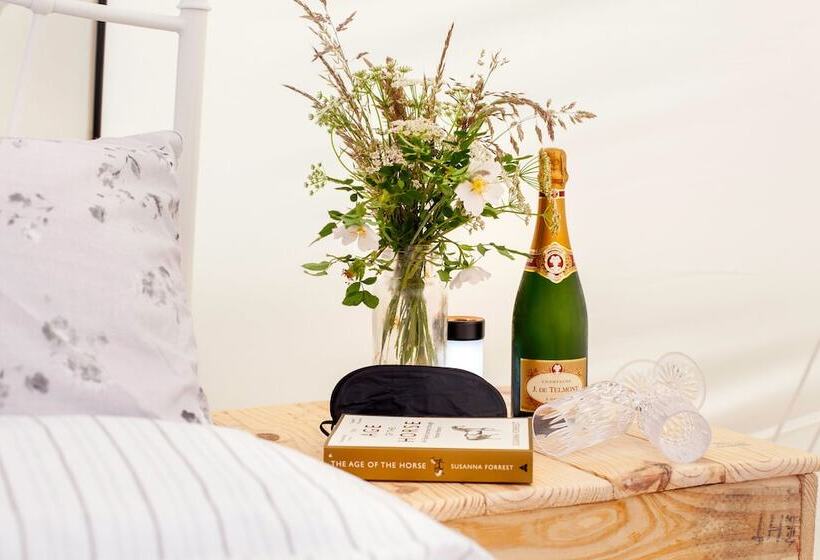 ホテル Stunning 1 Bed Star Gazing Bell Tent Loughborough