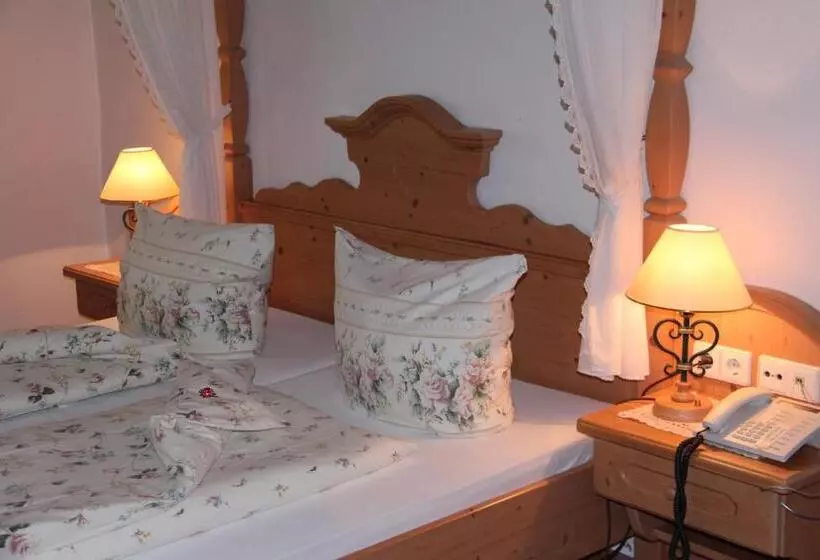 ペンション Wasserstelz Historisches Genusshotel & Restaurant Am Rhein