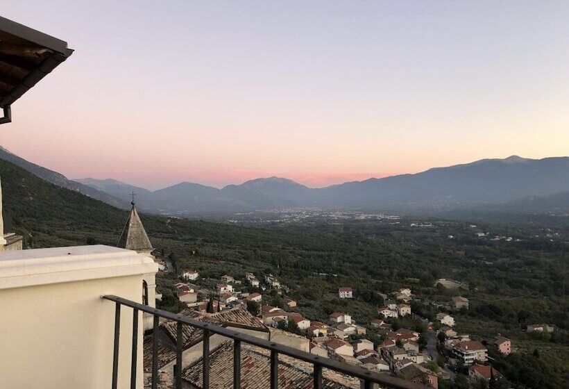 Резиденция Large Medieval House In National Park, Super View