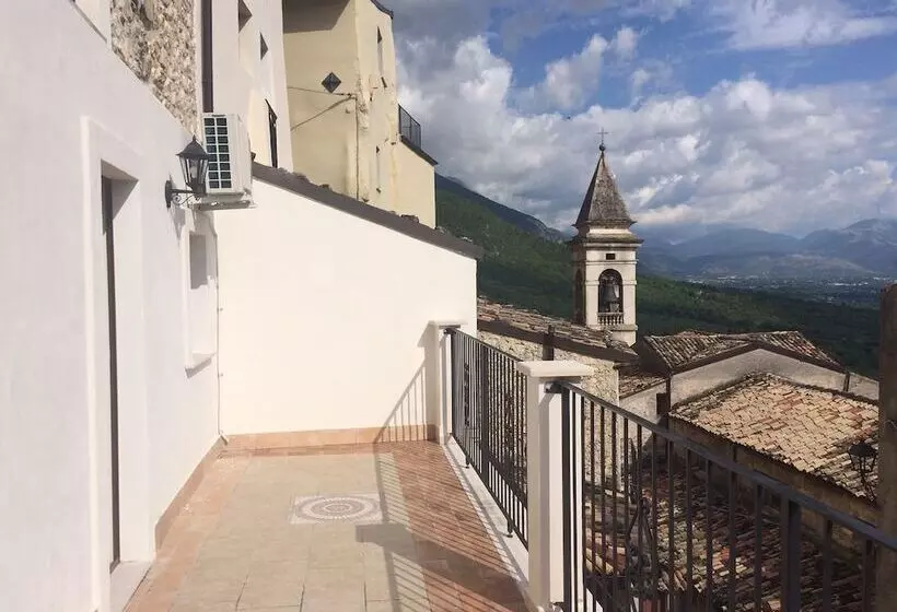 Residenssi Large Medieval House In National Park, Super View