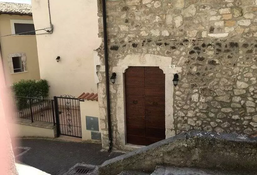 Residenssi Large Medieval House In National Park, Super View