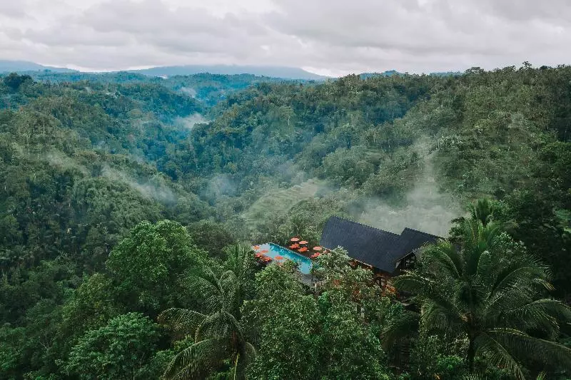 Hotelli Buahan, A Banyan Tree Escape