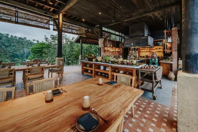 Hotelli Buahan, A Banyan Tree Escape