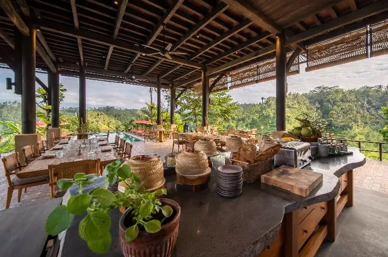 Hotelli Buahan, A Banyan Tree Escape