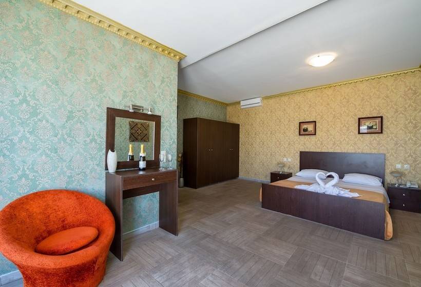 Отель Room Family For 4