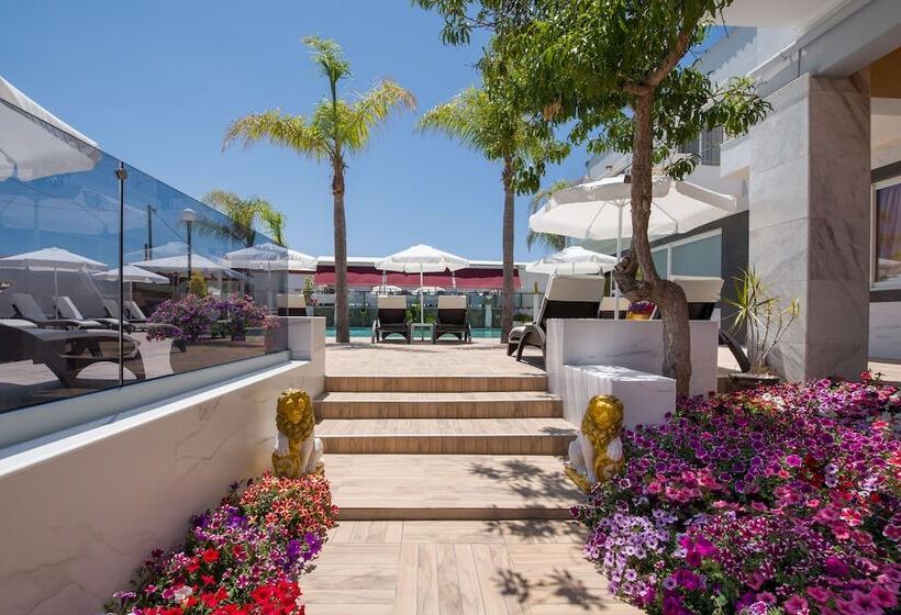 Отель Room Family For 4