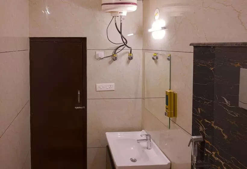 Hotelli Treebo Spring Birds