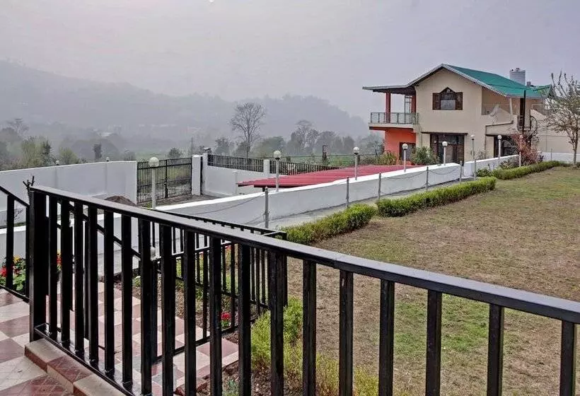 Hotelli Treebo Spring Birds