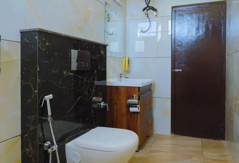 Hotelli Treebo Spring Birds