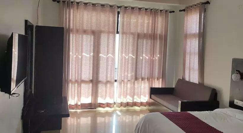 Hotelli Treebo Spring Birds