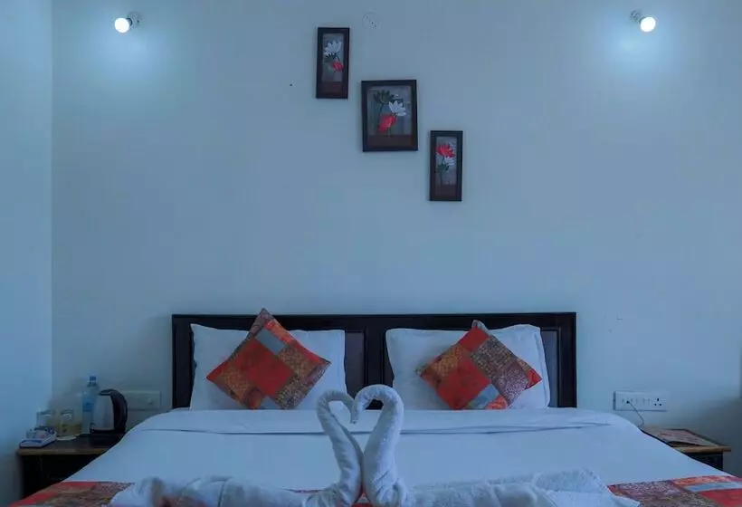 Hotelli Treebo Spring Birds