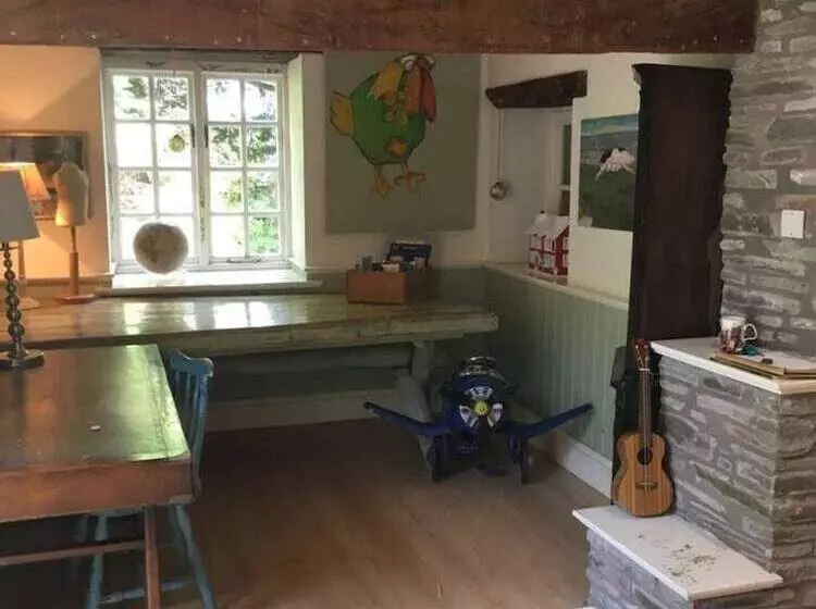 Beautiful 6 Bed Home In Brecon