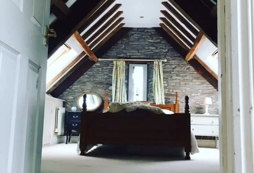 Beautiful 6 Bed Home In Brecon