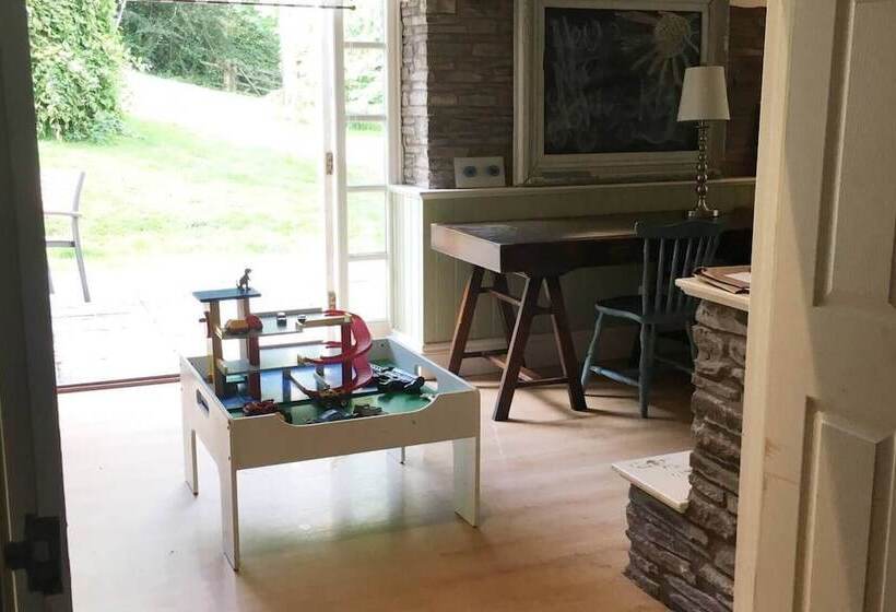 Beautiful 6 Bed Home In Brecon