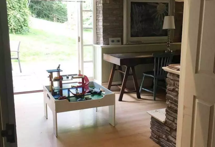 Beautiful 6 Bed Home In Brecon