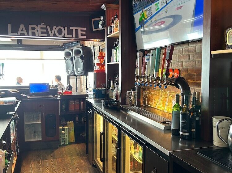 בית מלון כפרי Auberge Le Caribou