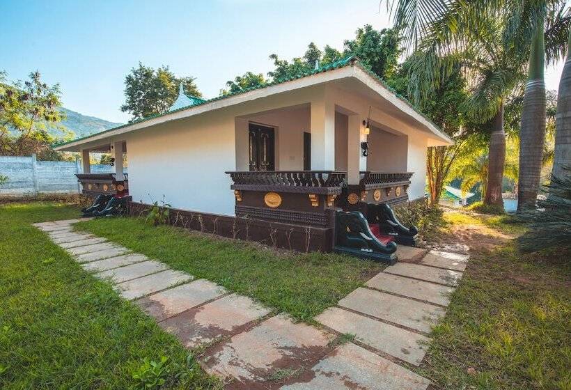 בית מלון כפרי Tuskers Hill By Poppys Anaikatti