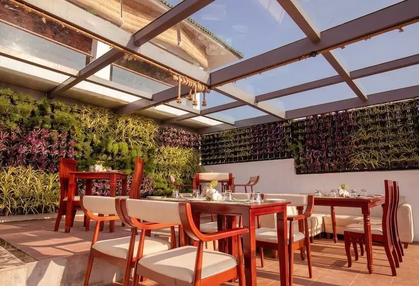 Hotelli Tuskers Hill By Poppys Anaikatti