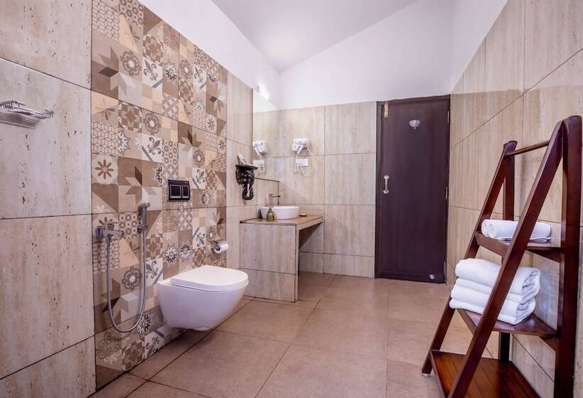 בית מלון כפרי Tuskers Hill By Poppys Anaikatti