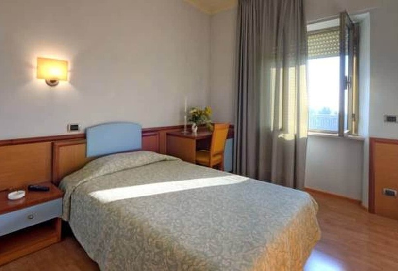 צימר Settecolli Sport Hostel   Double Room 103