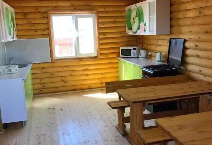 Majatalo Guest House Semeyniy