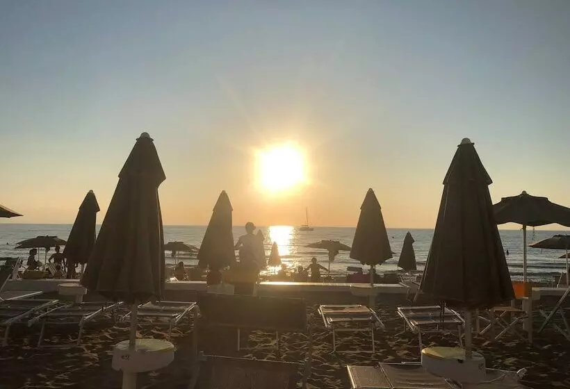 ホテル On Holiday Between Sky And Sea Geco Di Campiglia Pet Friendly Big Garden