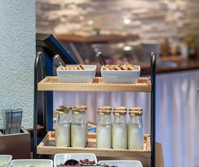 تختخواب و صبحانه Pension Edelweiss