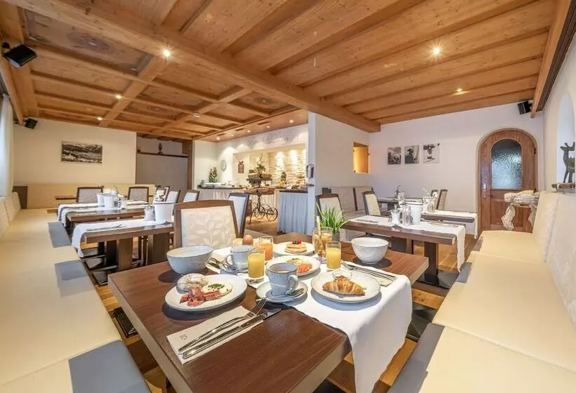 تختخواب و صبحانه Pension Edelweiss