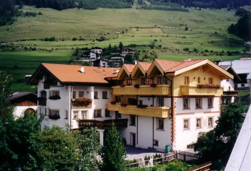 Отель Rosenhof  Premium Apartments & Erlebnisbauernhof