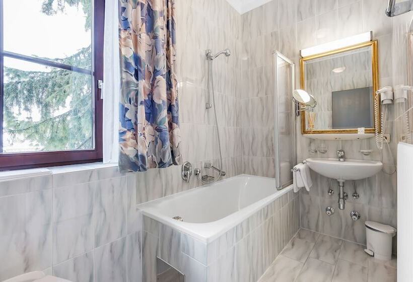 فندق Sylvia By Skinetworks