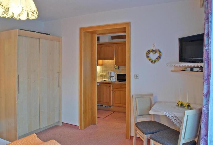 بنسيون Gästehaus Resi