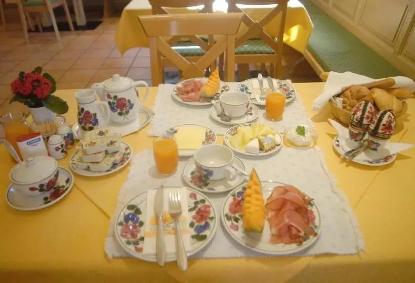 مبيت وإفطار Pension Rega