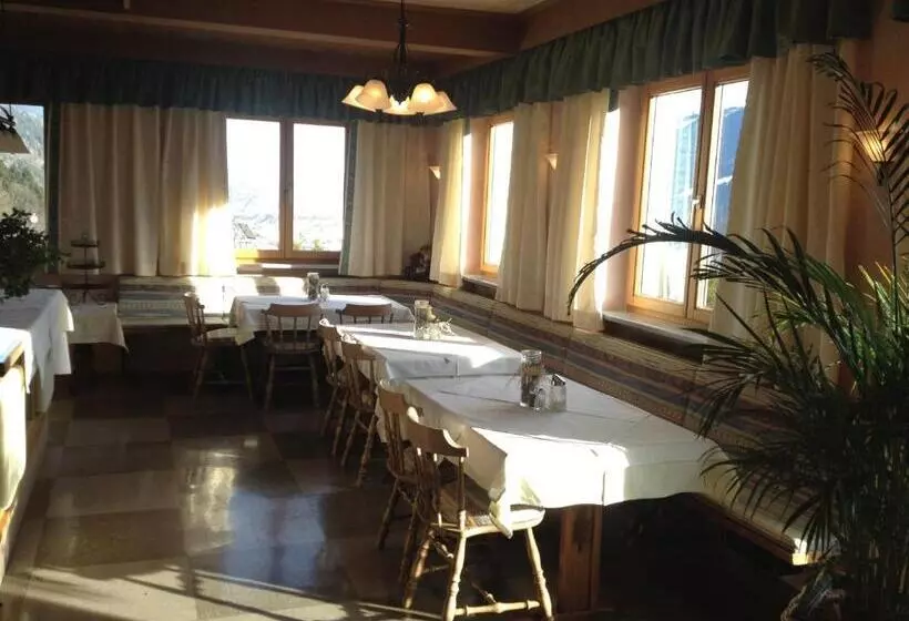 ベッドアンドブレックファースト Pension Schlossberg