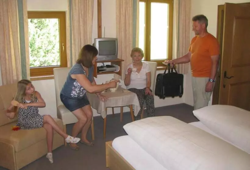 ベッドアンドブレックファースト Pension Schlossberg