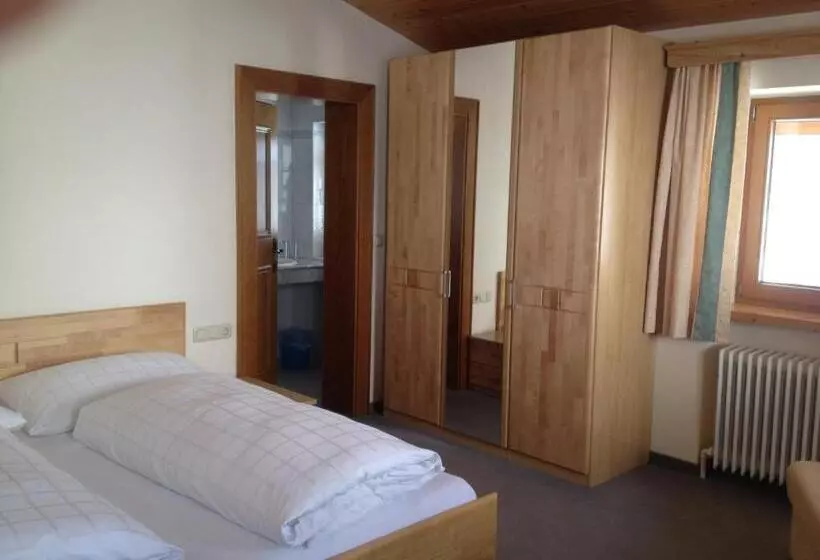 ベッドアンドブレックファースト Pension Schlossberg