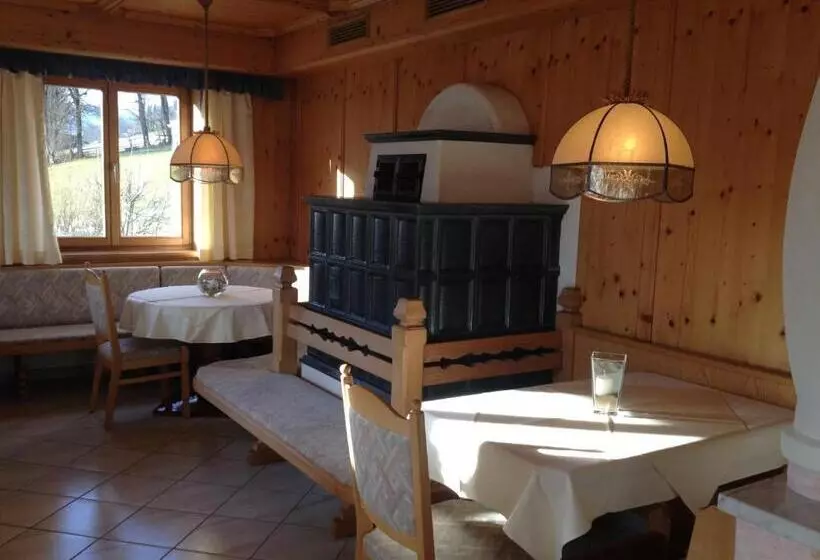 ベッドアンドブレックファースト Pension Schlossberg