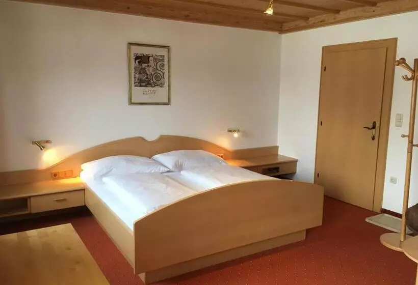 ベッドアンドブレックファースト Pension Schlossberg