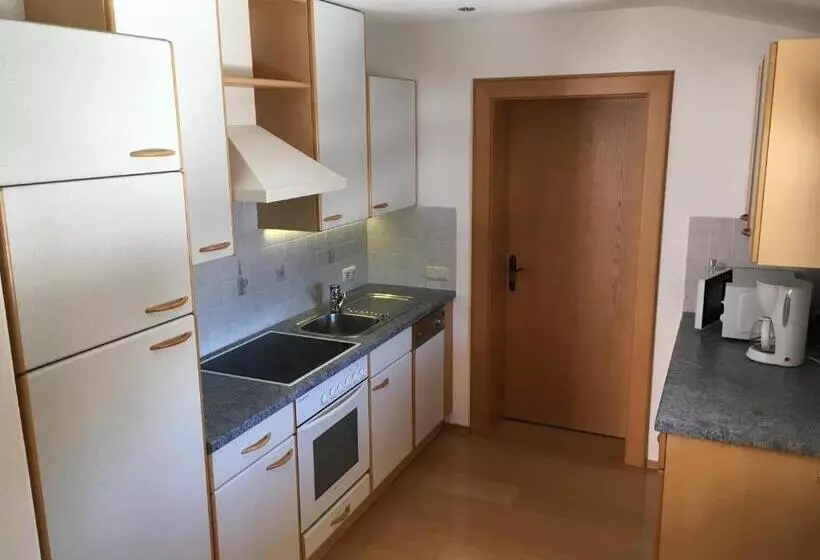 ベッドアンドブレックファースト Pension Schlossberg