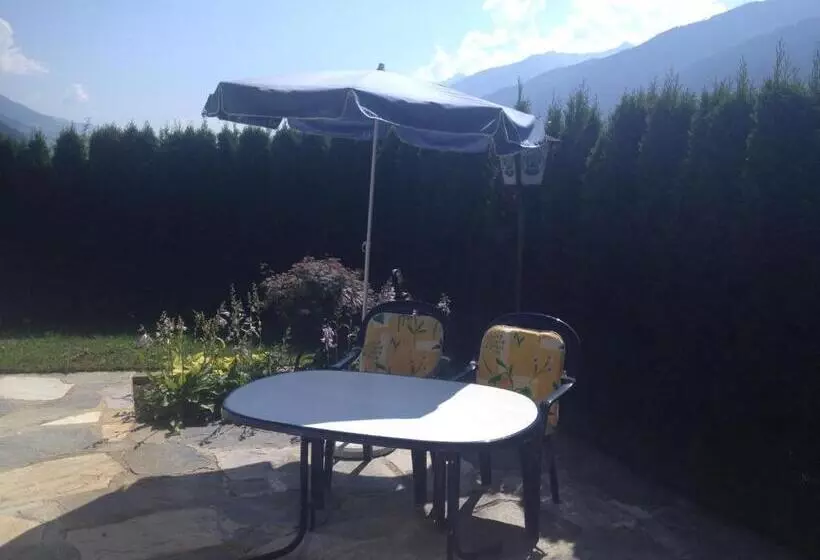 ベッドアンドブレックファースト Pension Schlossberg